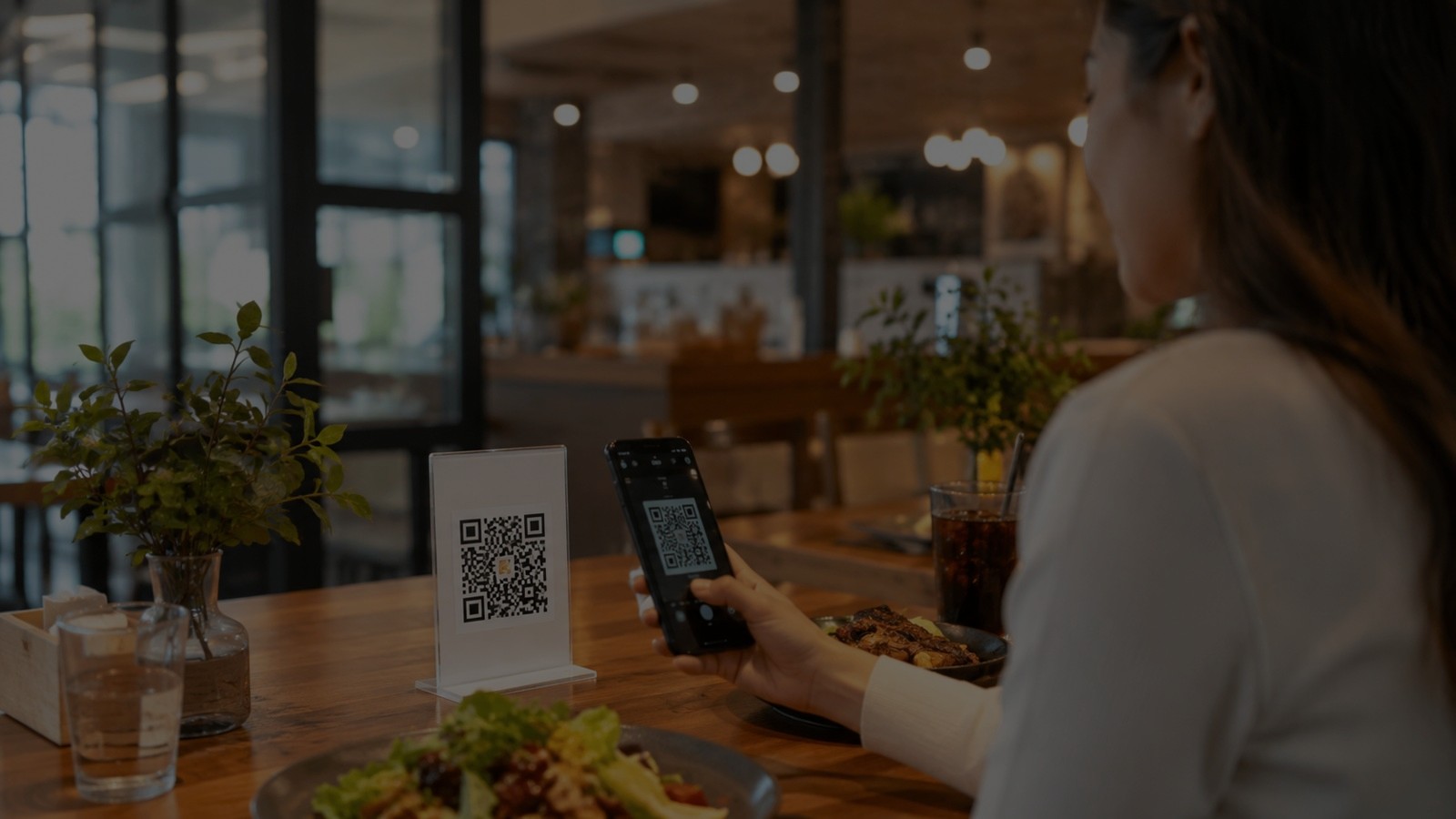 Customer scan QR menu at restaurant